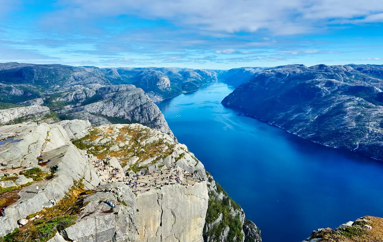 Fjordland Fairytales: Exploring Norway’s Majestic Landscapes by Land and Sea 1 Fjordland Fairytales Exploring Norways Majestic Landscapes by Land and Sea